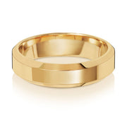 18K Yellow Gold Wedding Ring Soft Court Bevelled 5mm | Charmé